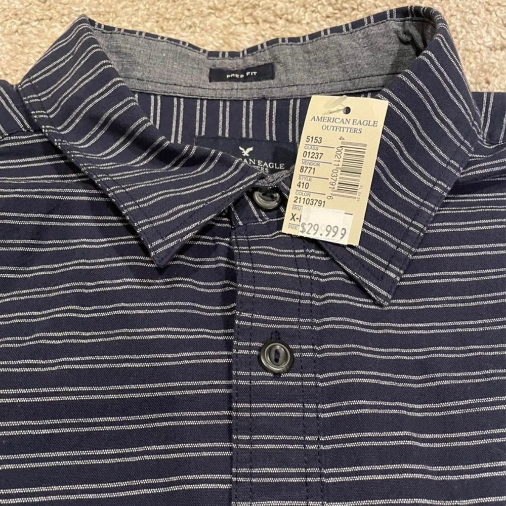 Men’s American Eagle button up shirt in navy white stripe size XL prep fit